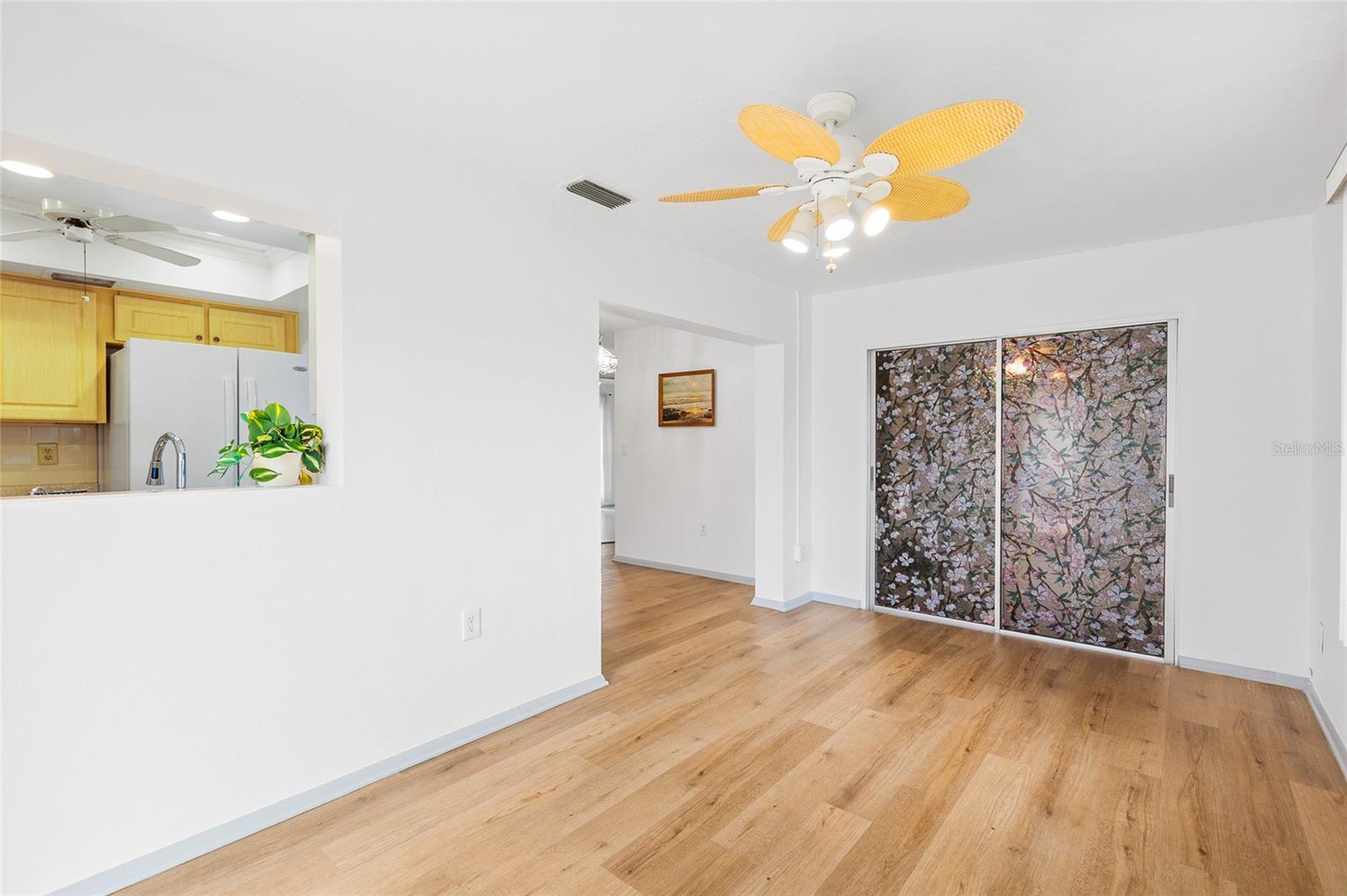 LAKES UNIT I THE - Residential