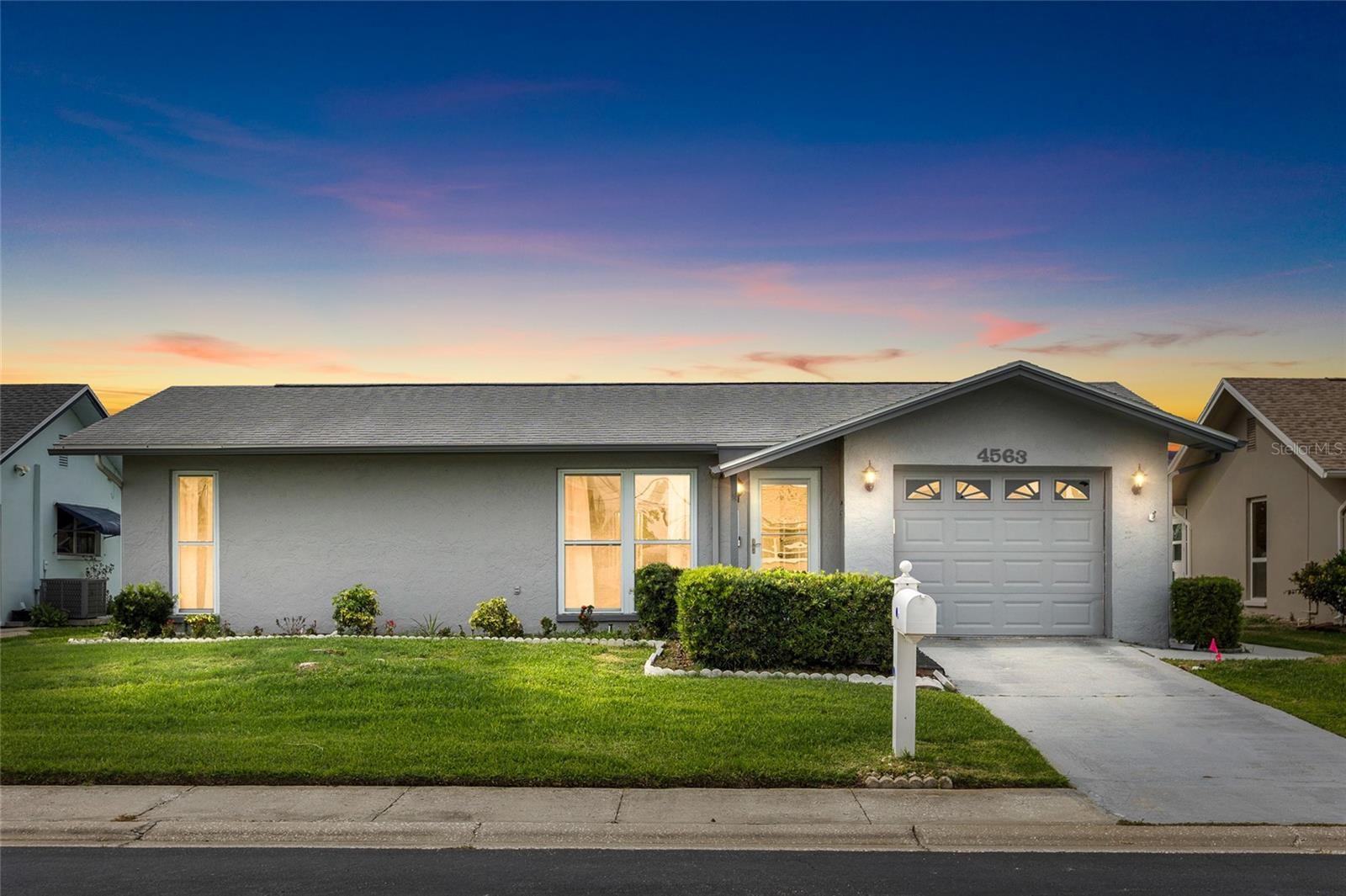LAKES UNIT I THE - Residential