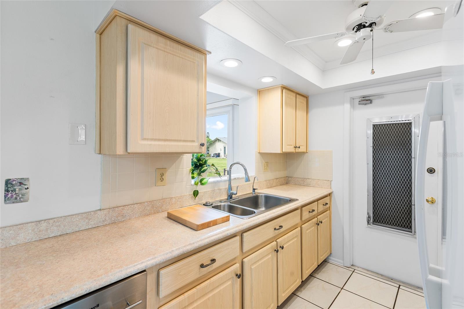 LAKES UNIT I THE - Residential