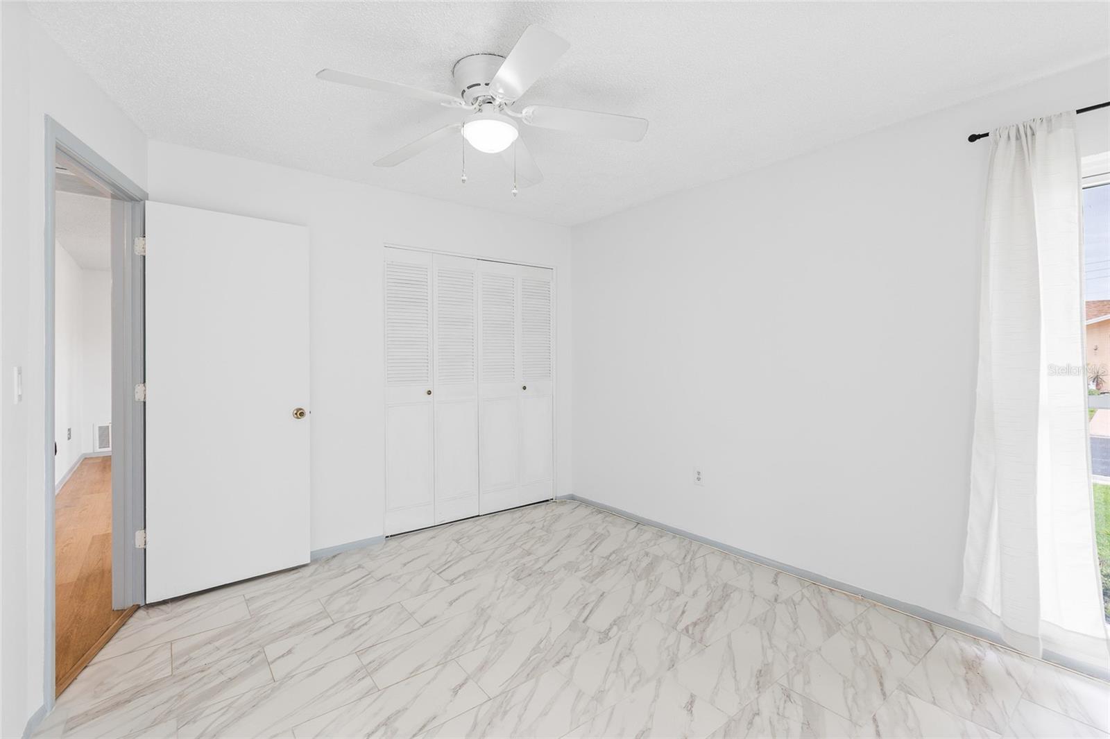 LAKES UNIT I THE - Residential