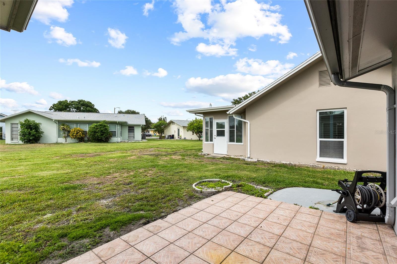 LAKES UNIT I THE - Residential