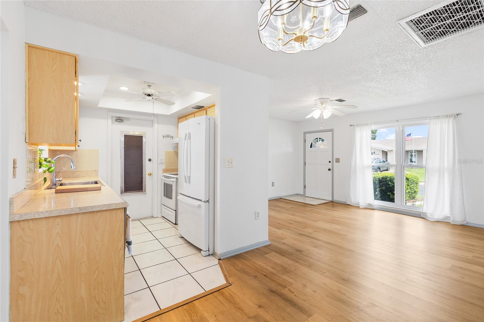 LAKES UNIT I THE - Residential
