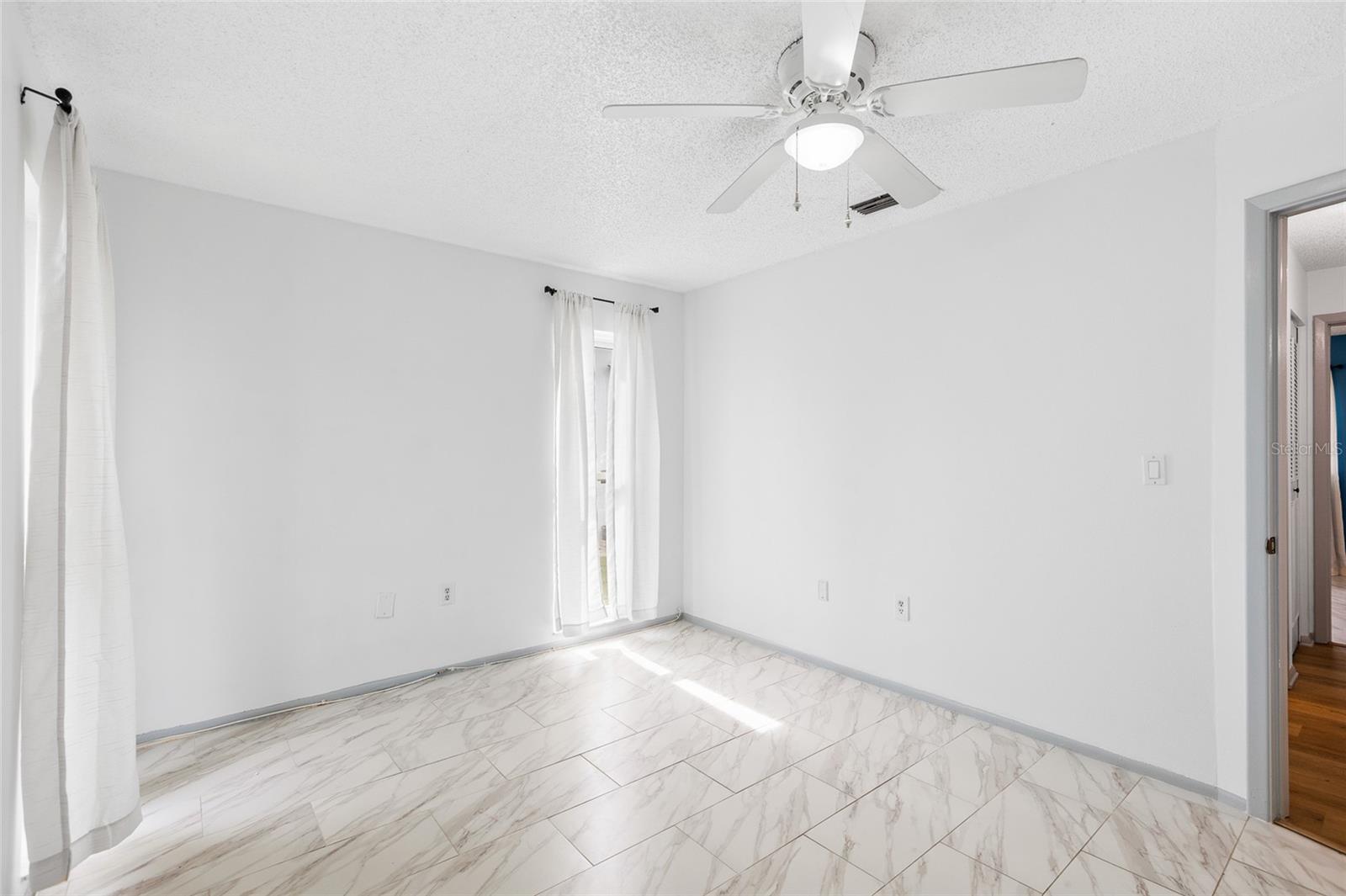 LAKES UNIT I THE - Residential