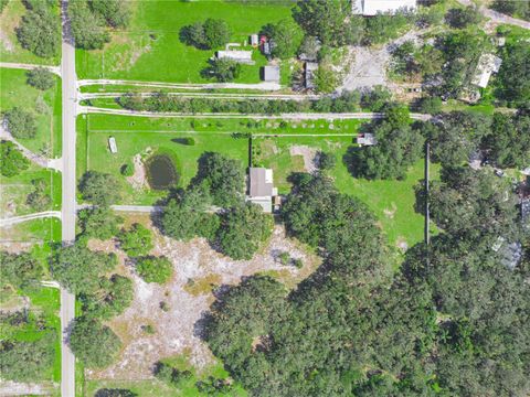 A home in LAKE WALES