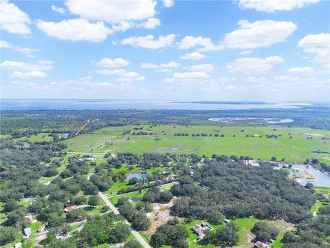 A home in LAKE WALES