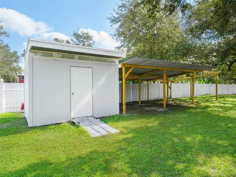 A home in LAKE WALES