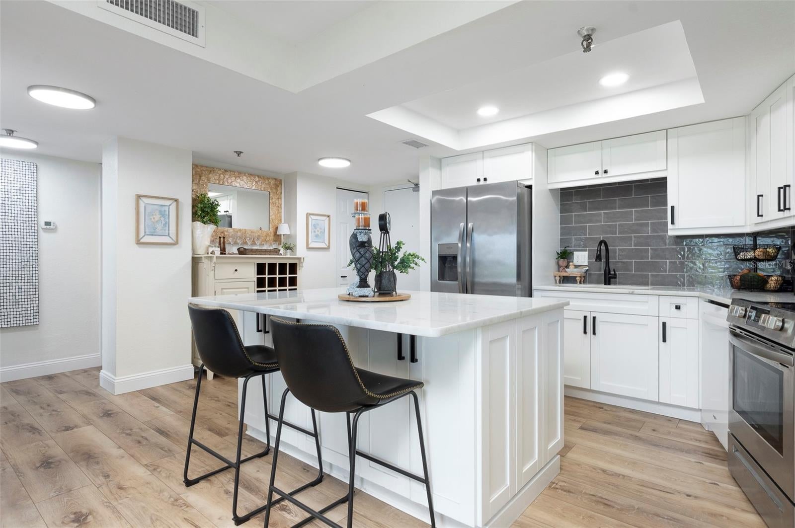 7430 SUNSHINE SKYWAY LANE S 405