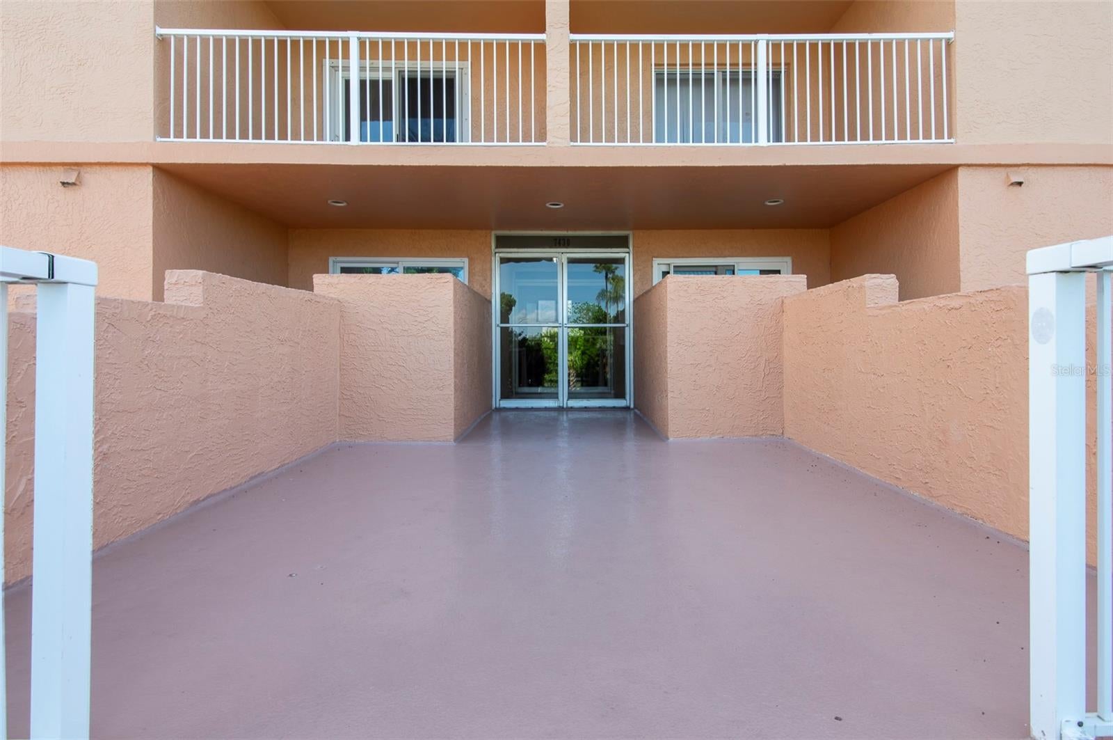 7430 SUNSHINE SKYWAY LANE S 405