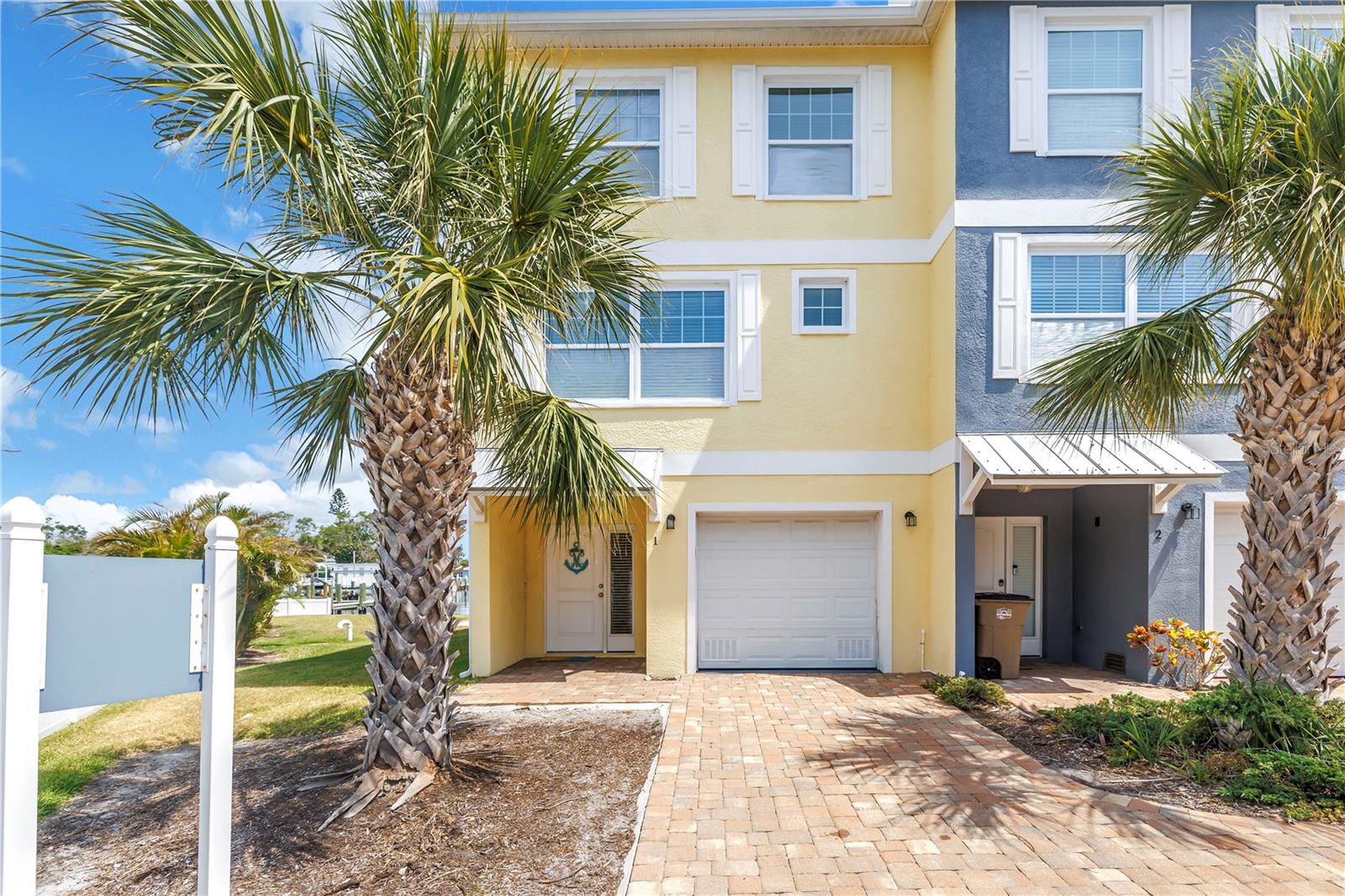 LANDINGS AT WINDRUSH THE CONDO - Residential