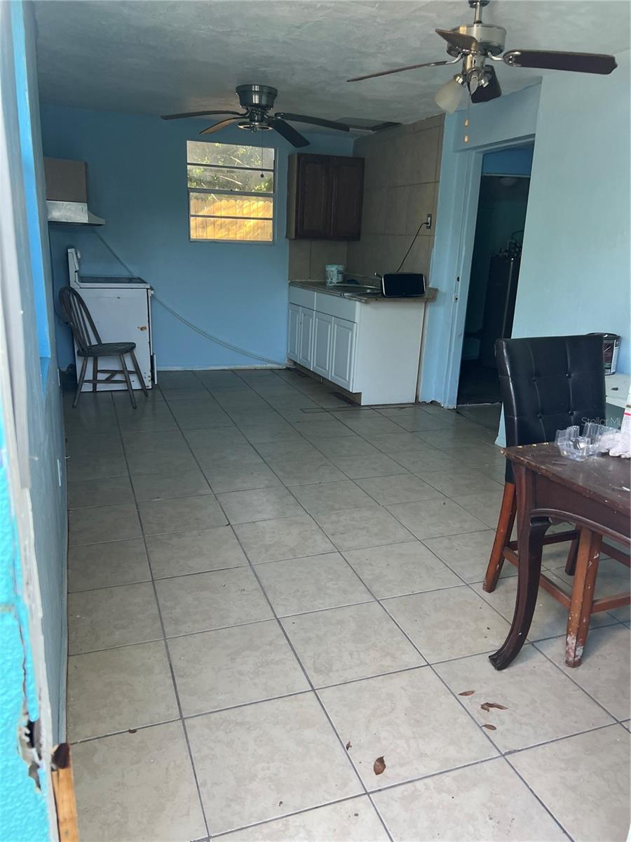 1231 LEON LANE