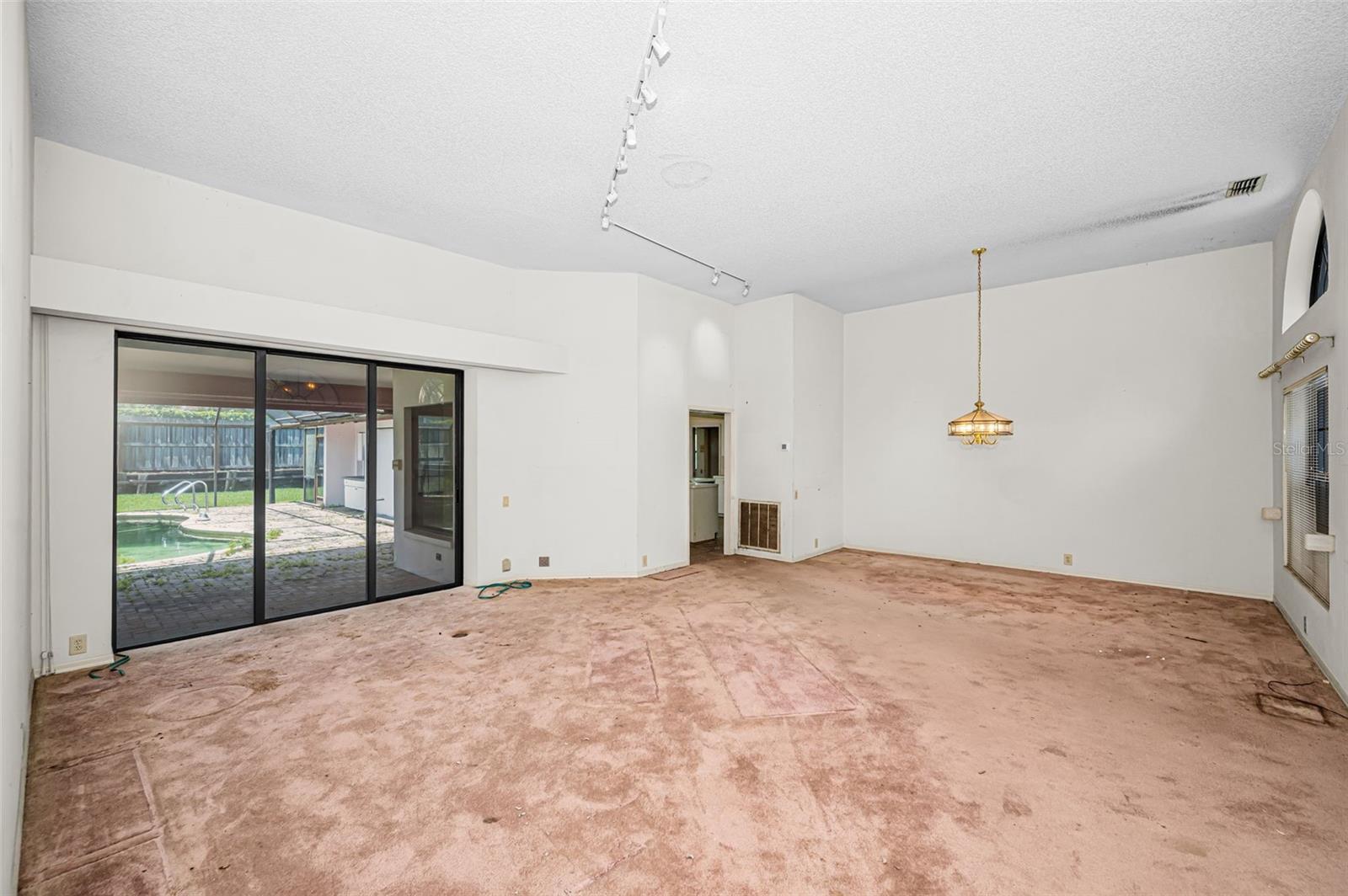 107 WOODCREEK DRIVE S