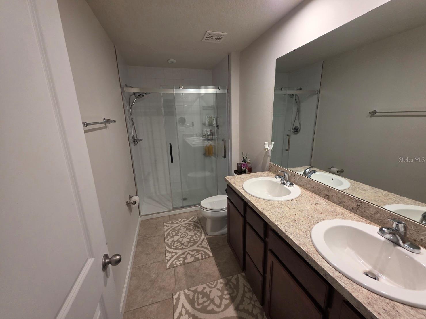 EAGLE LNDG PH IB - Residential Lease
