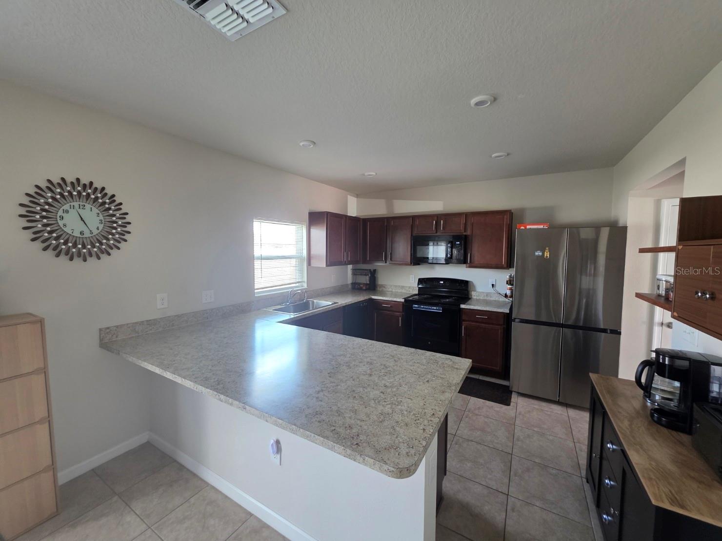 EAGLE LNDG PH IB - Residential Lease