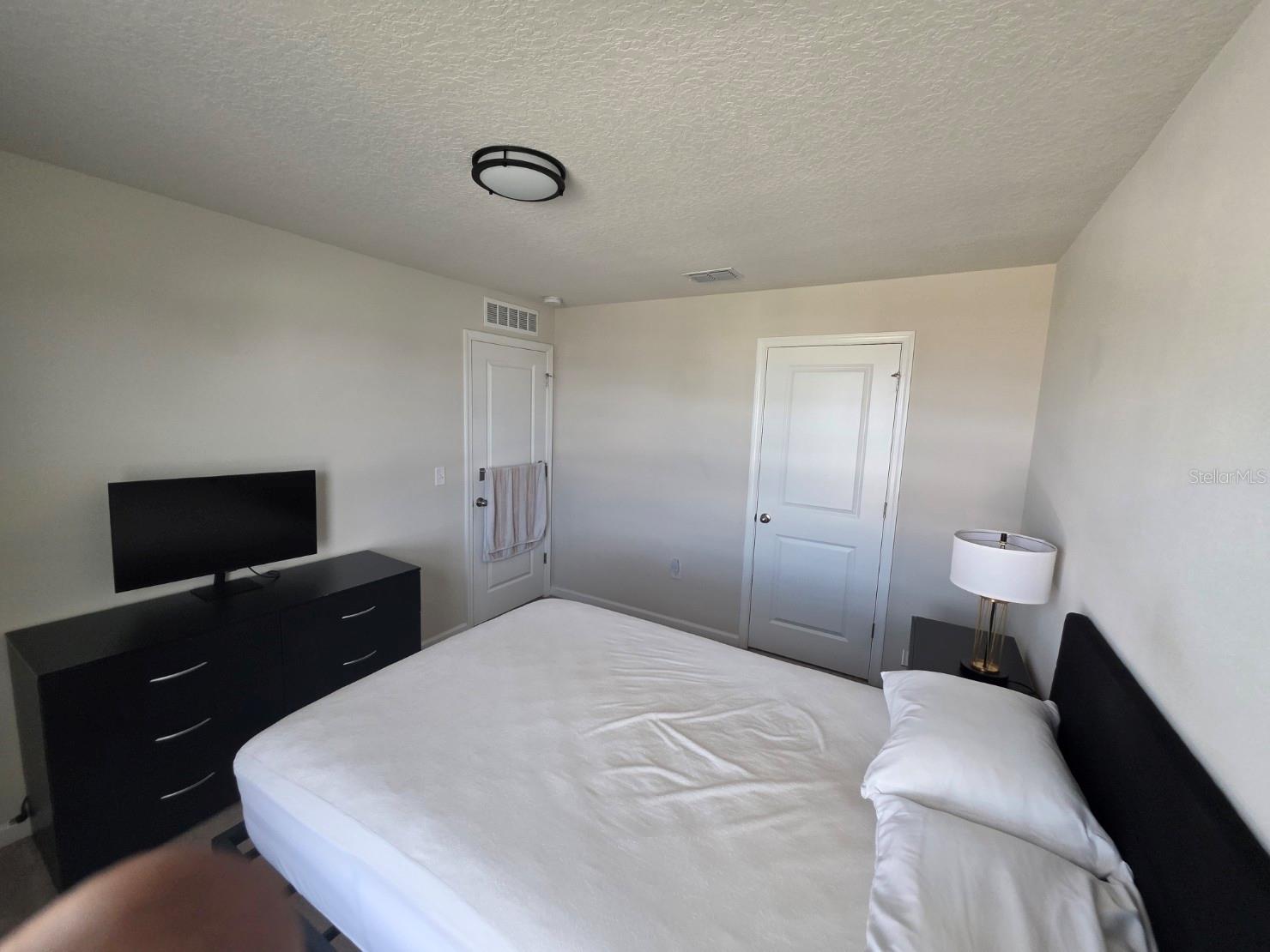 EAGLE LNDG PH IB - Residential Lease