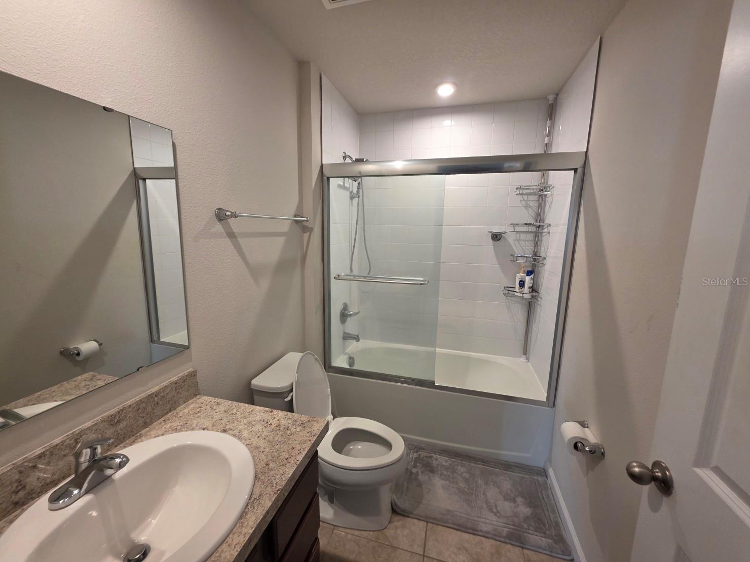 EAGLE LNDG PH IB - Residential Lease