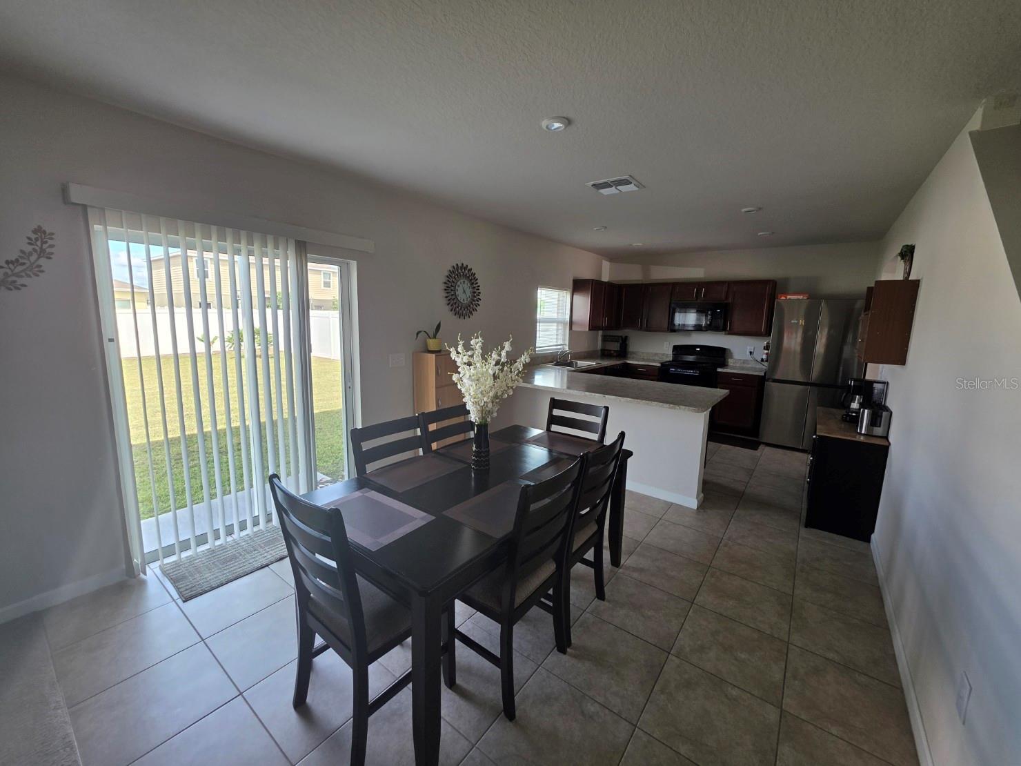 EAGLE LNDG PH IB - Residential Lease