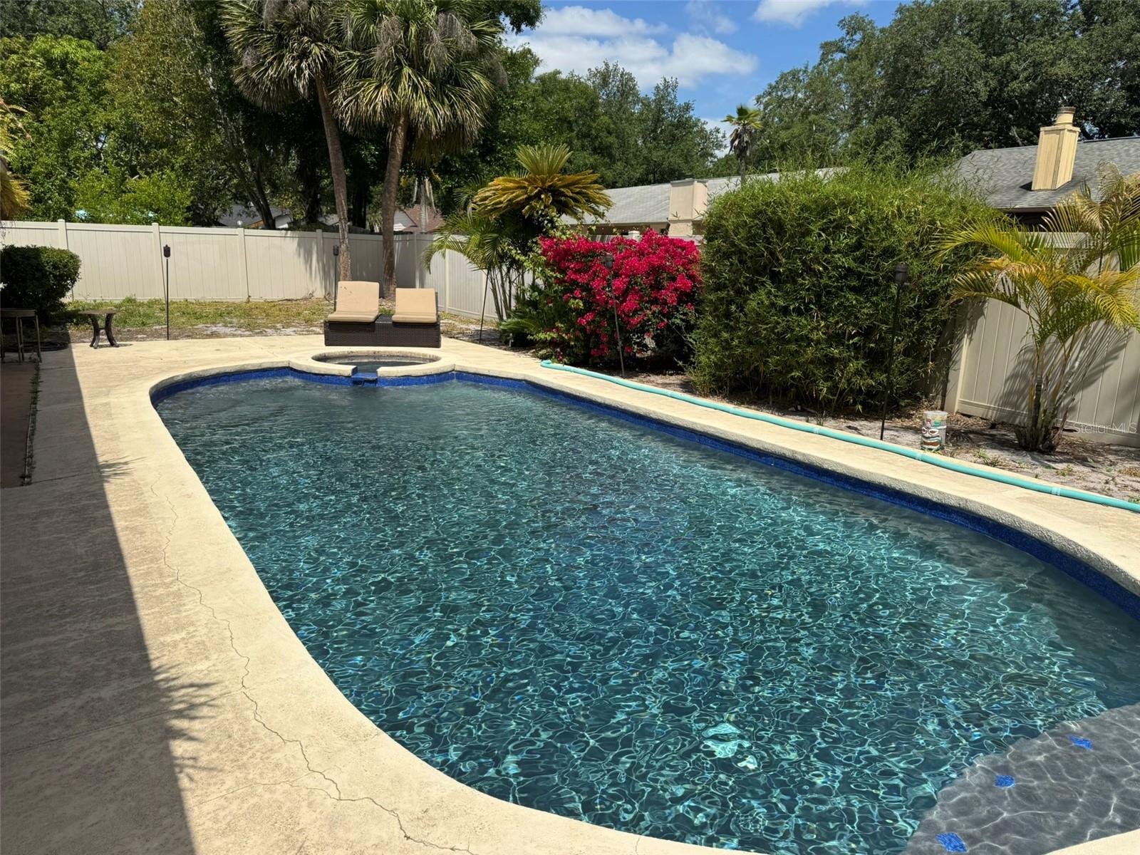 872 HUCKLEBERRY LANE