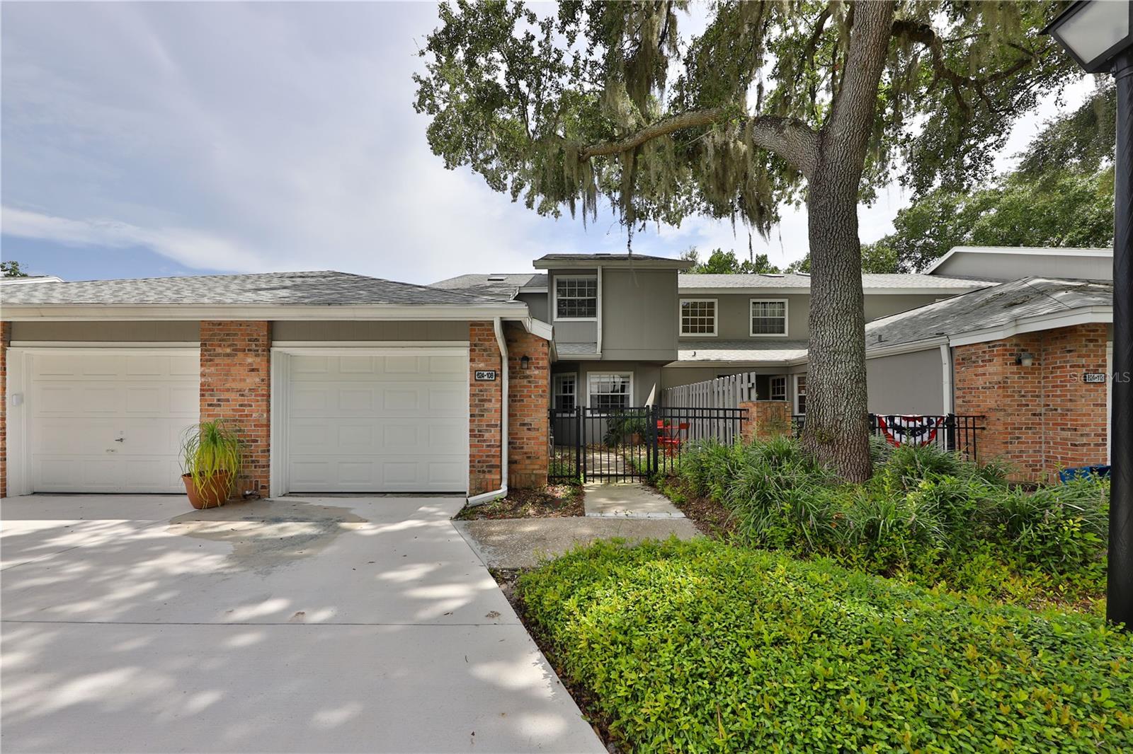 Outstanding 3 BD 2.5 BT! Open concept with a lot of natural light. Updated Kitchen with Stainless steel appliances!
Vaulted Ceilings. Laminate flooring. Split floor plan. Partialy Fenced backyard! Move in Ready! Hurry! Won't Last!