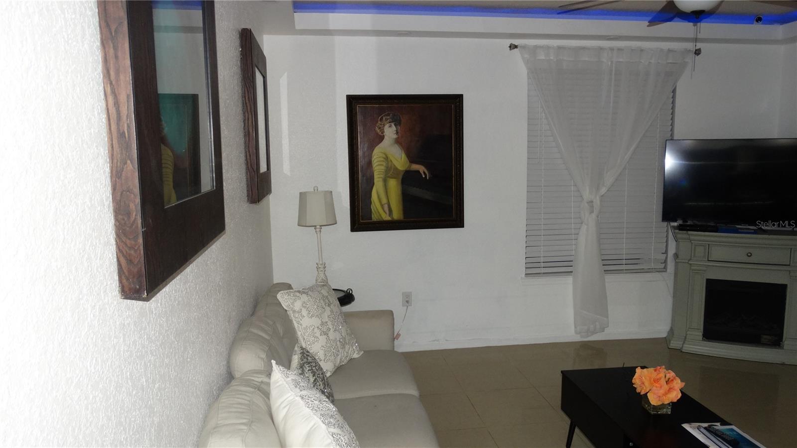 FOUNTAINS/METRO WEST - Residential