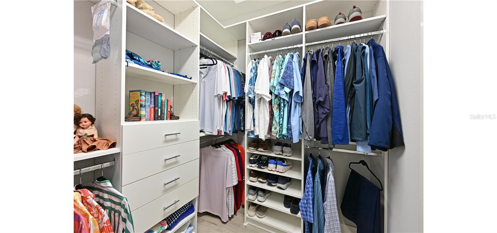 LAKEHOUSE COVE AT WATERSIDE - Residential