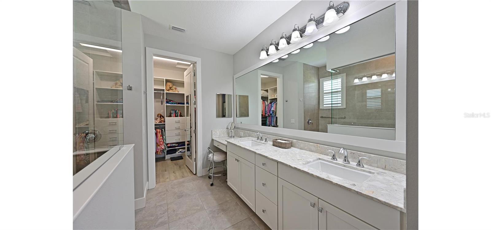 LAKEHOUSE COVE AT WATERSIDE - Residential