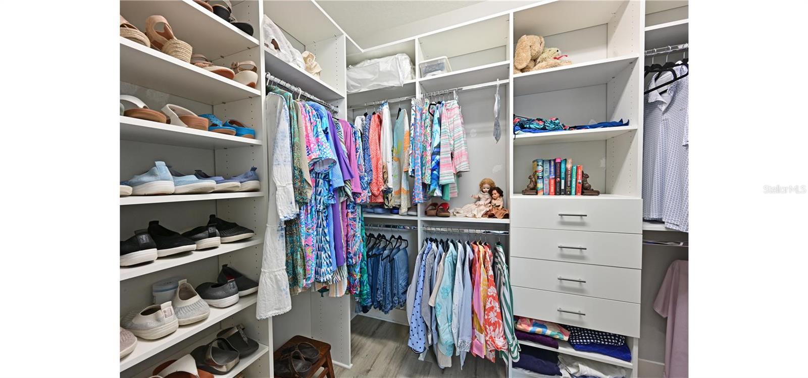 LAKEHOUSE COVE AT WATERSIDE - Residential