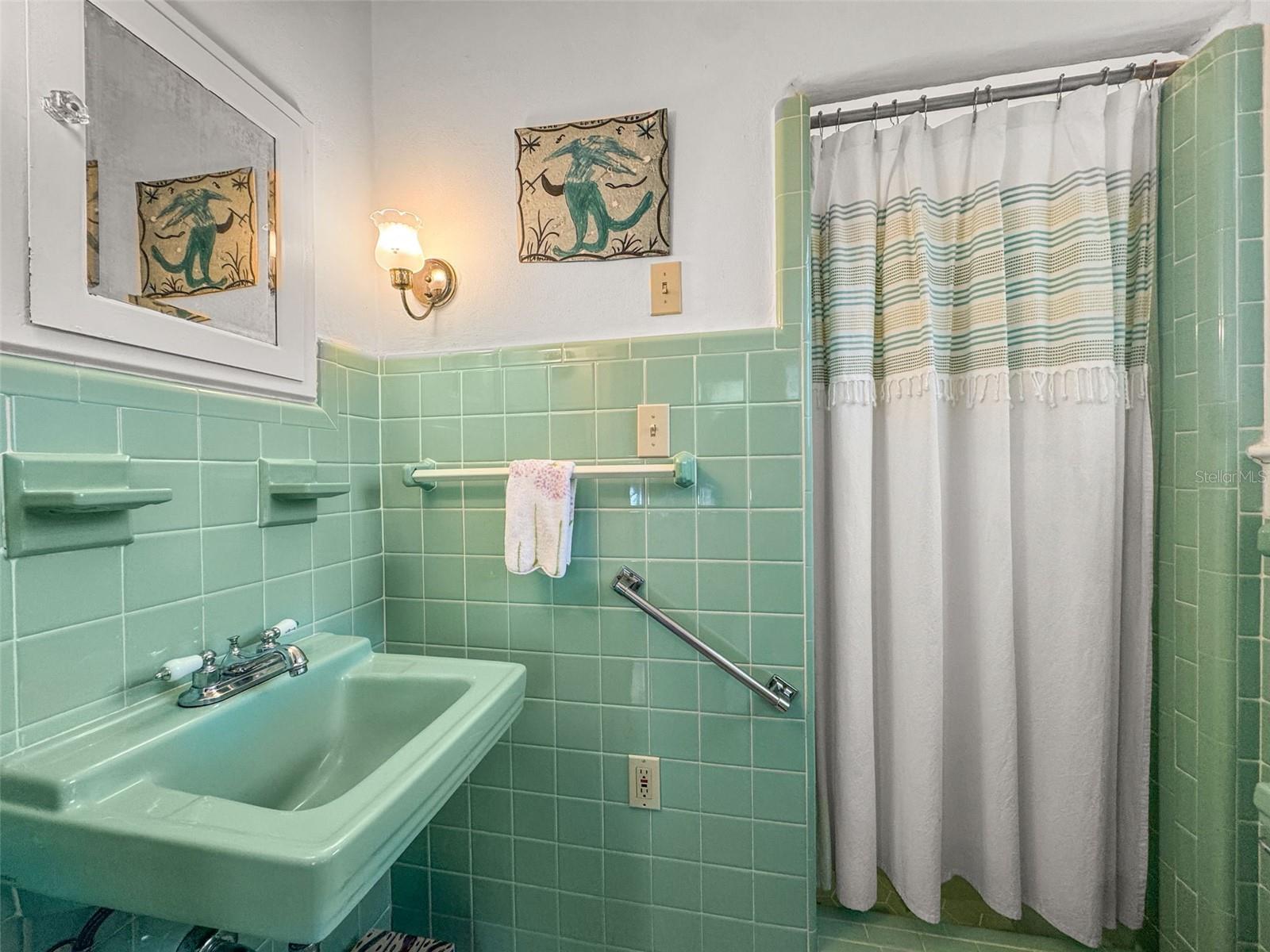 JONES GEO L SUB - Commercial Sale