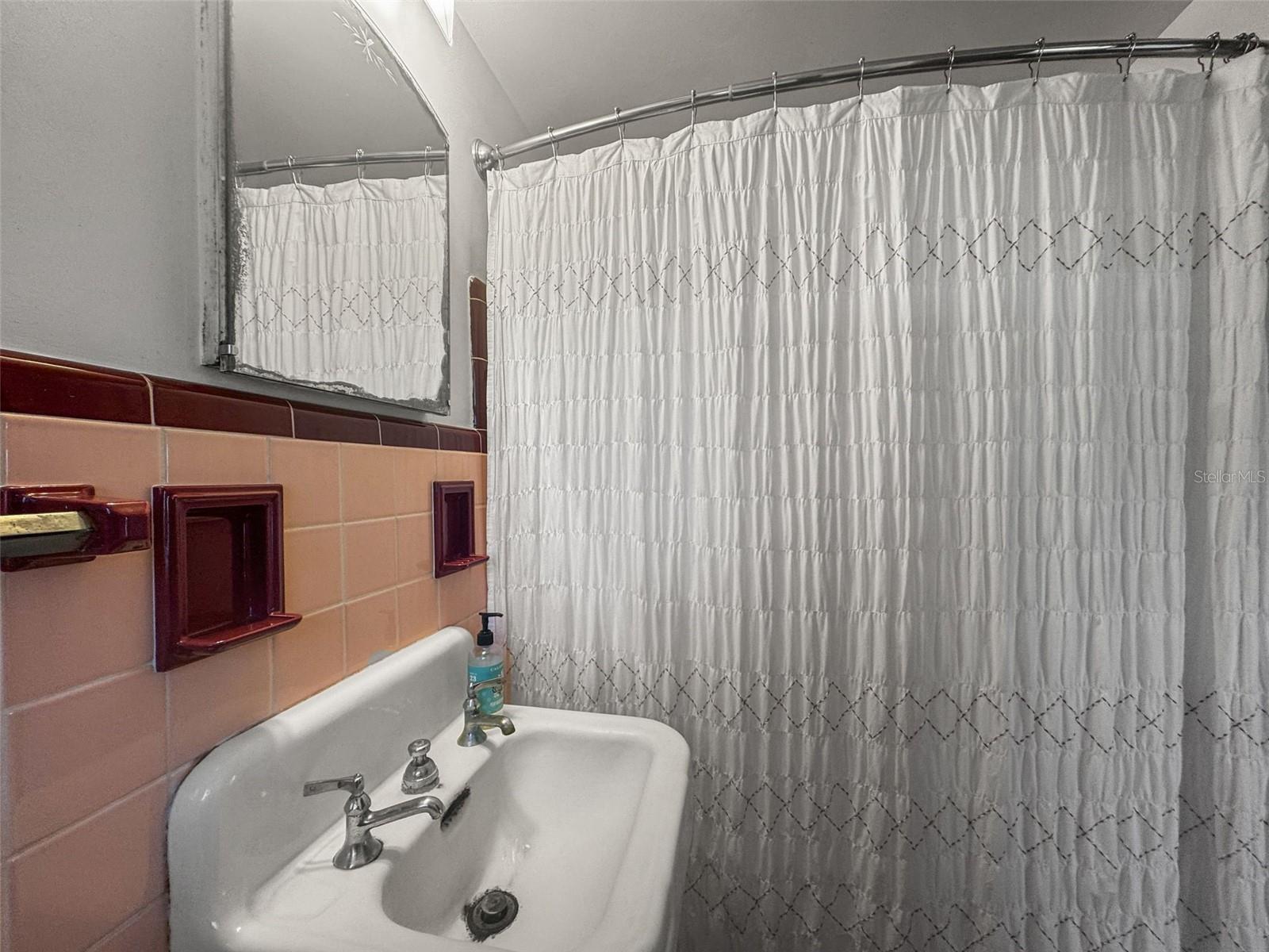 JONES GEO L SUB - Commercial Sale