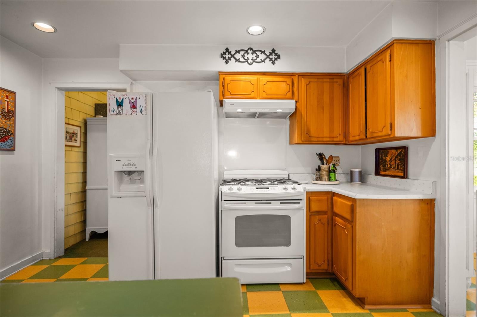 JONES GEO L SUB - Commercial Sale