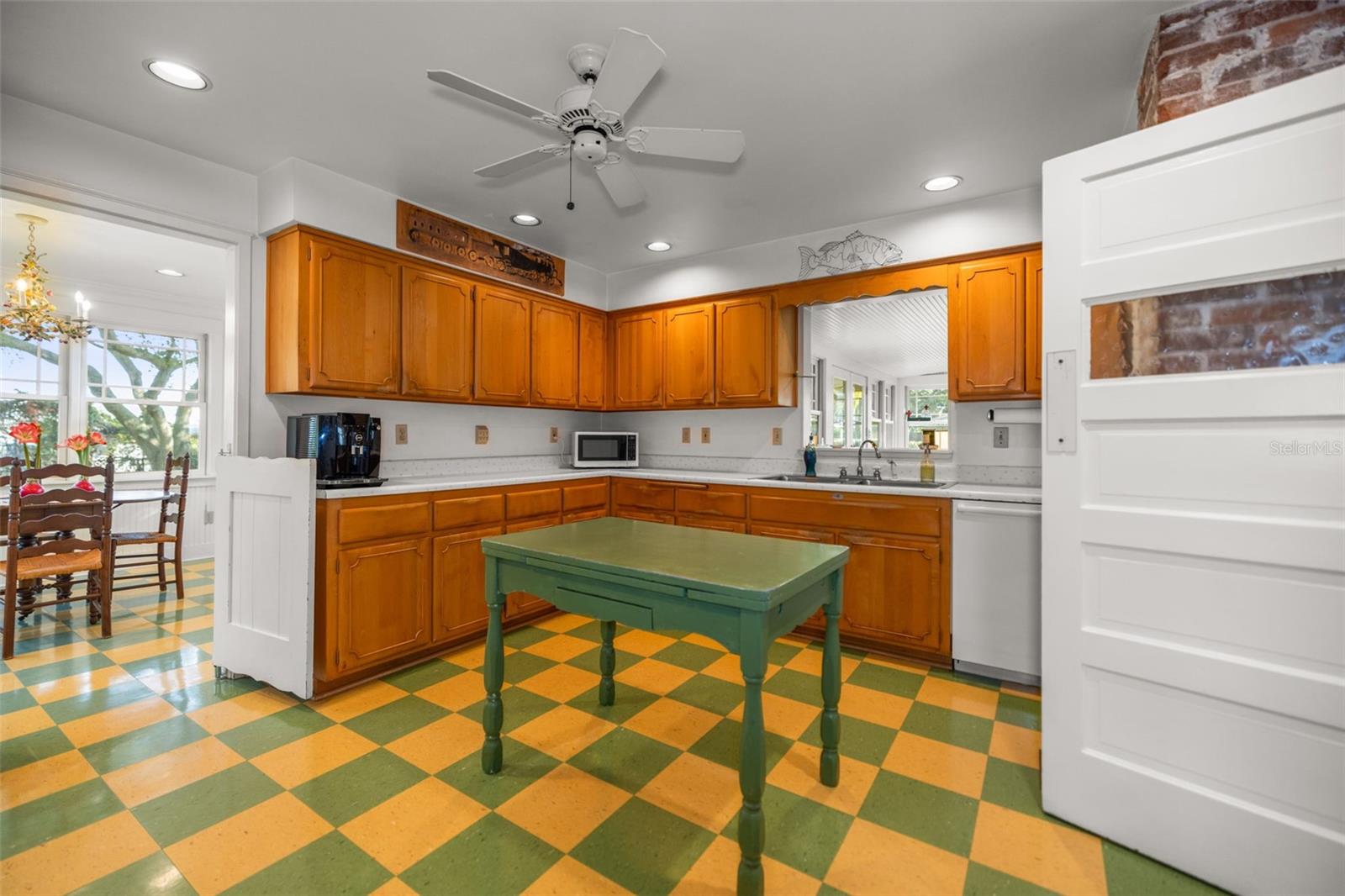 JONES GEO L SUB - Commercial Sale