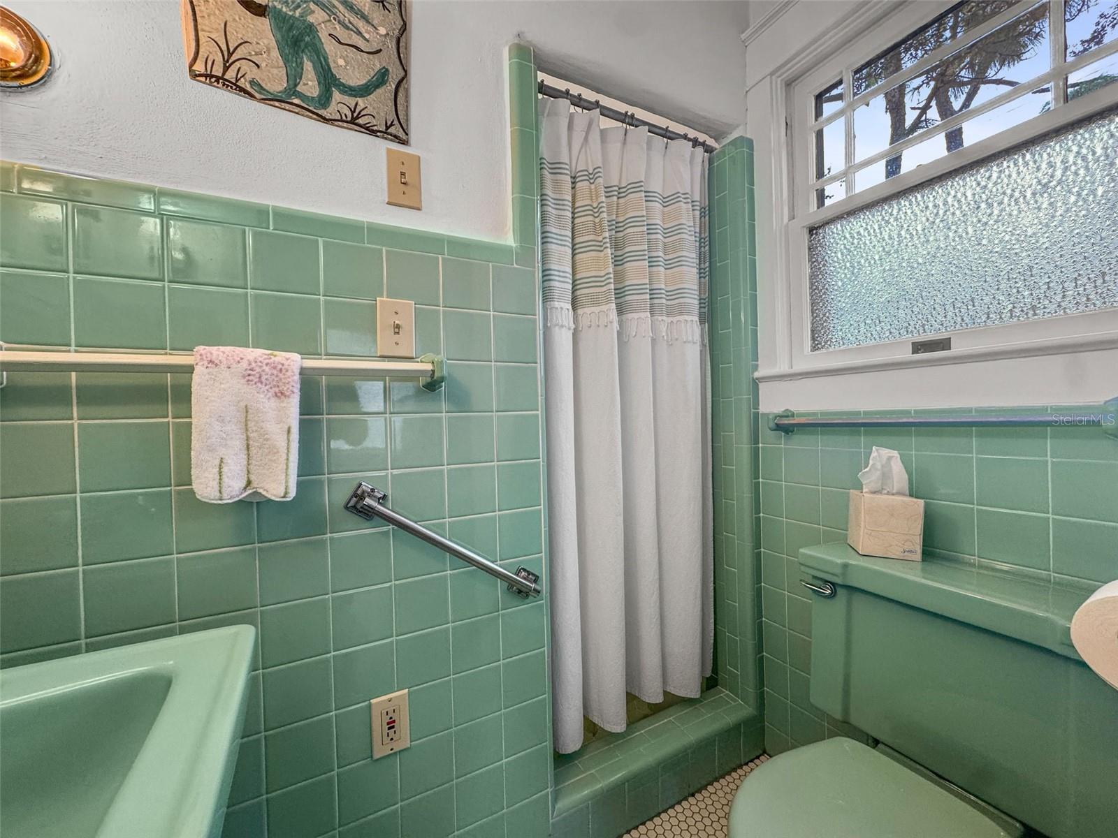 JONES GEO L SUB - Commercial Sale