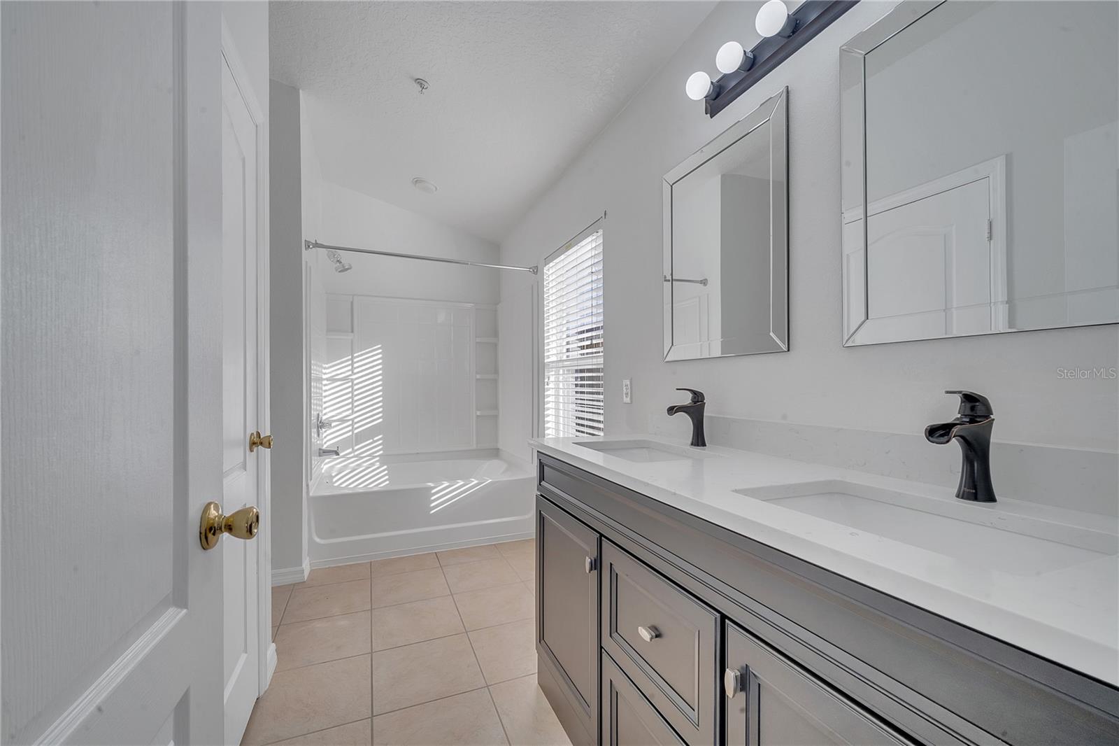 TUCKER OAKS PH 1 BLDG 51 - Residential