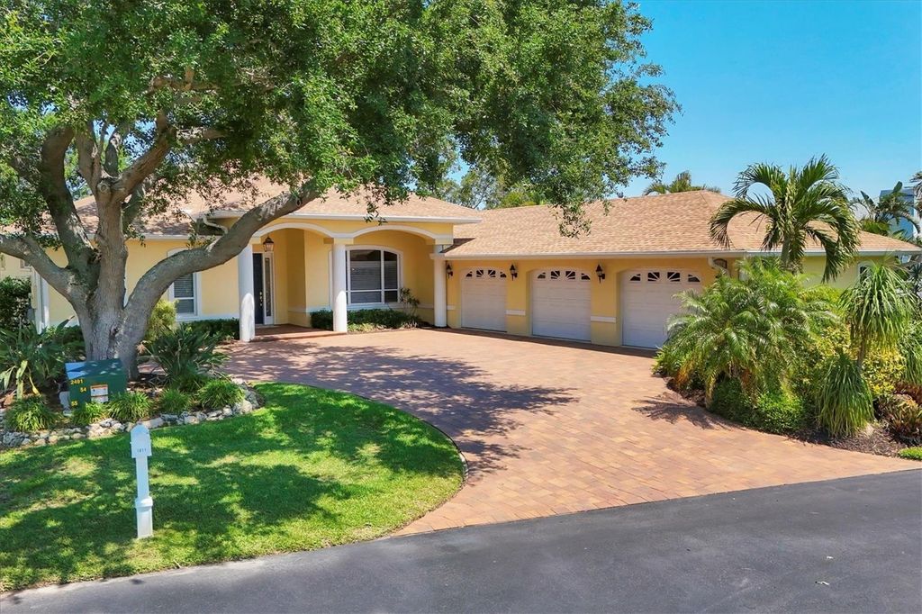 Photo of 1811 78th Street W, Bradenton, FL 34209 (MLS # A4647332)