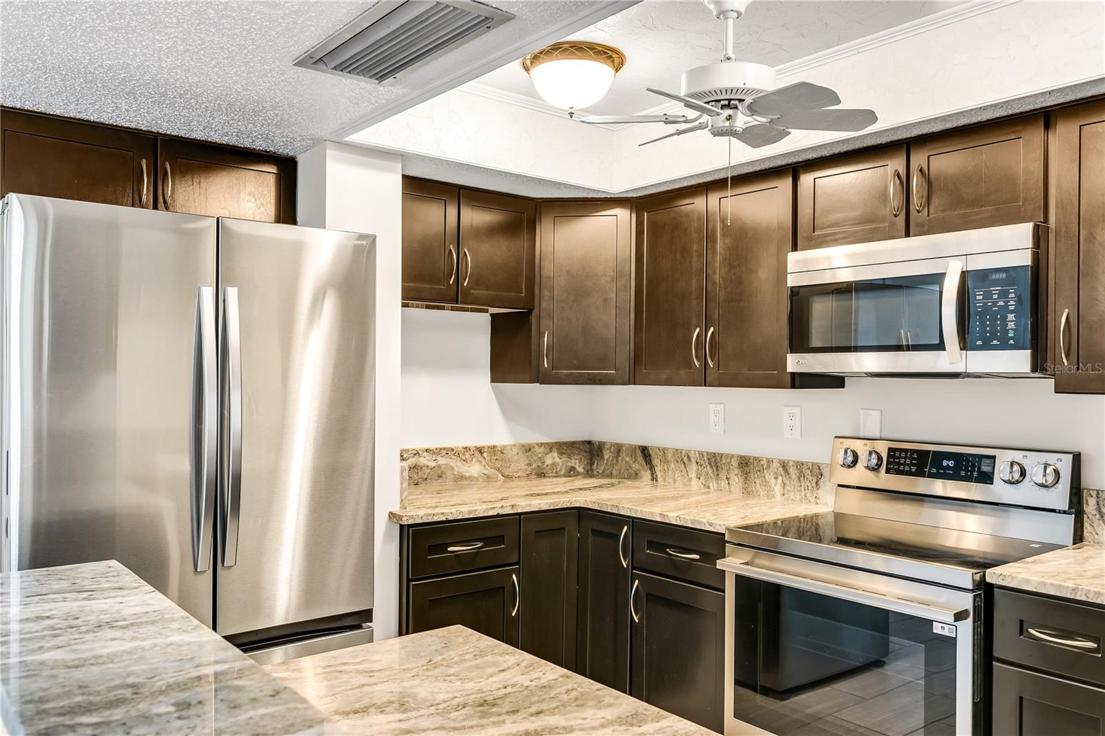 TREASURE ISLAND TENNIS & YACHT CLUB - Residential