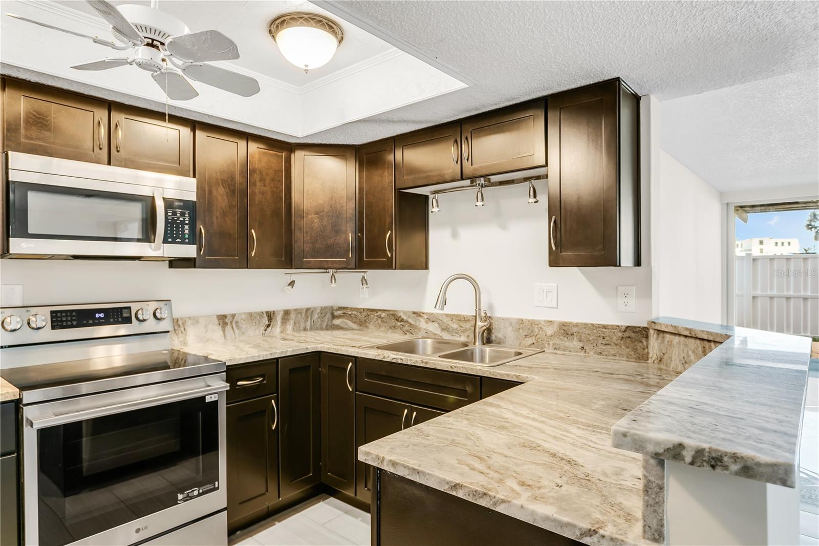 TREASURE ISLAND TENNIS & YACHT CLUB - Residential