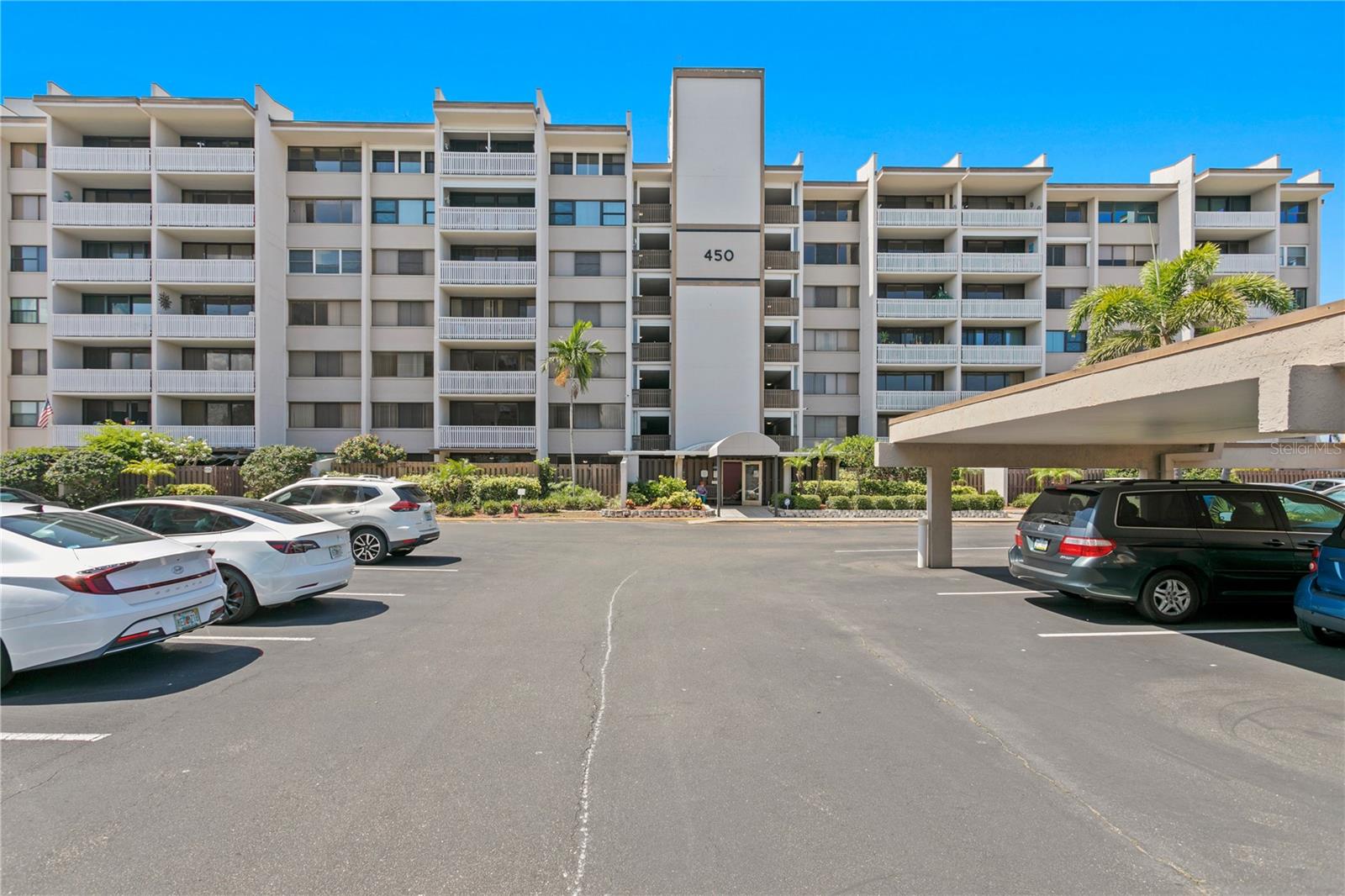 TREASURE ISLAND TENNIS & YACHT CLUB - Residential