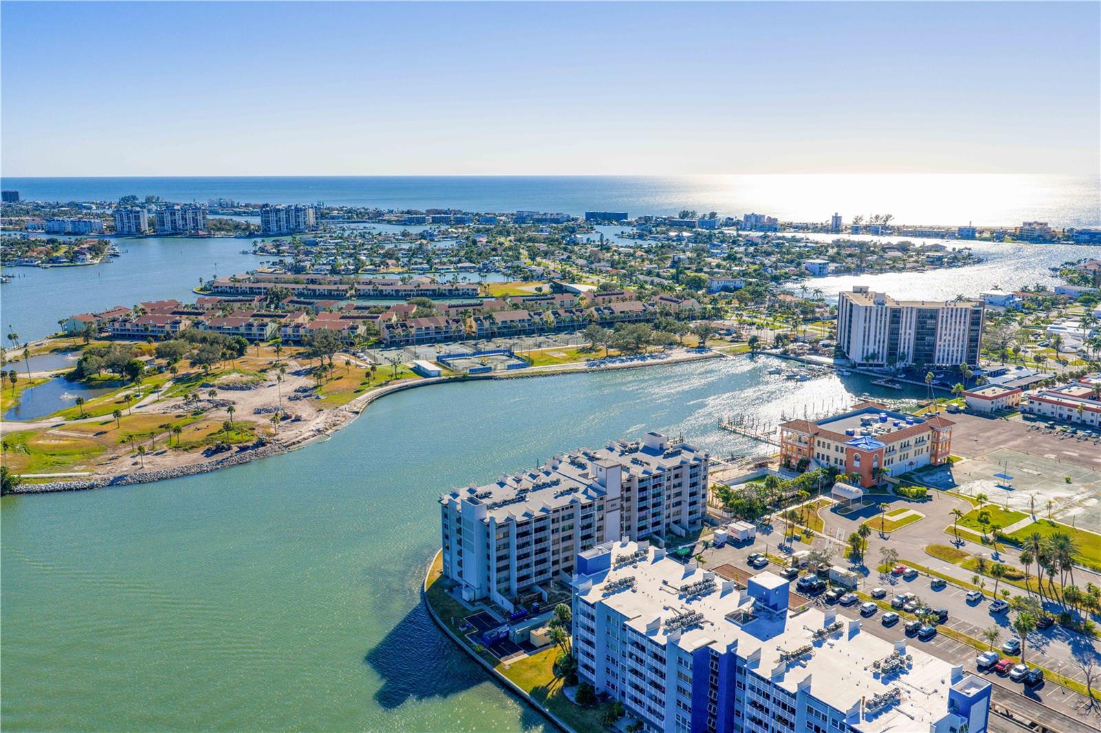 TREASURE ISLAND TENNIS & YACHT CLUB - Residential