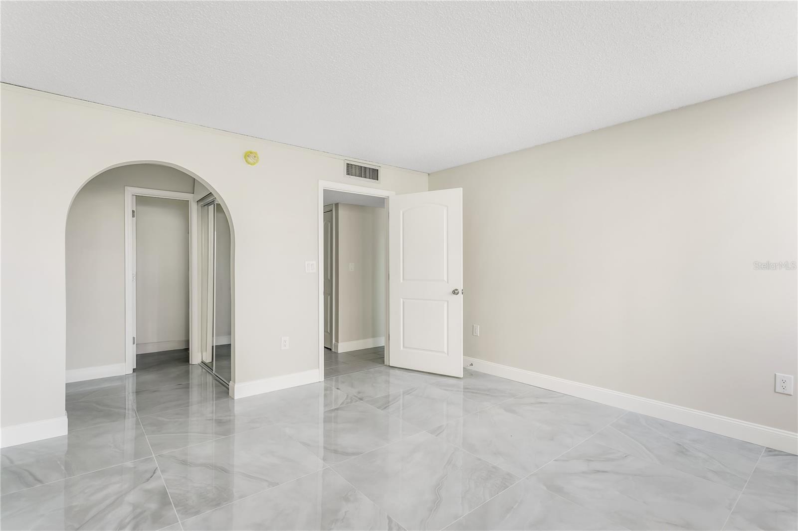 TREASURE ISLAND TENNIS & YACHT CLUB - Residential