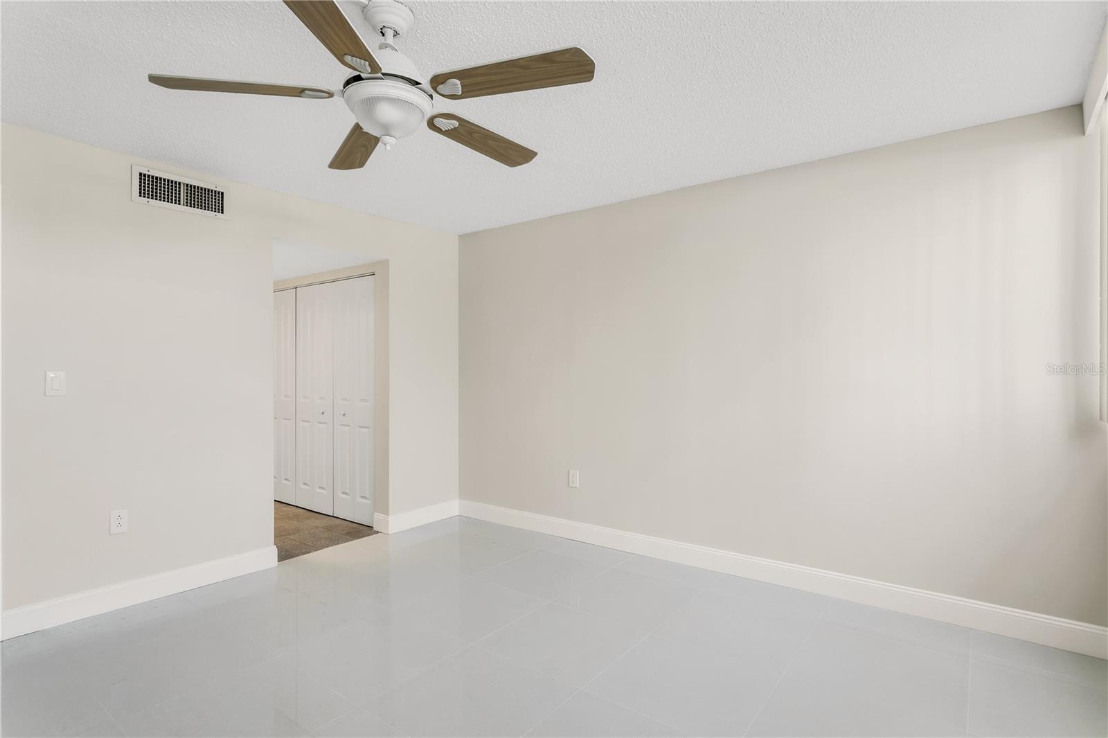 TREASURE ISLAND TENNIS & YACHT CLUB - Residential