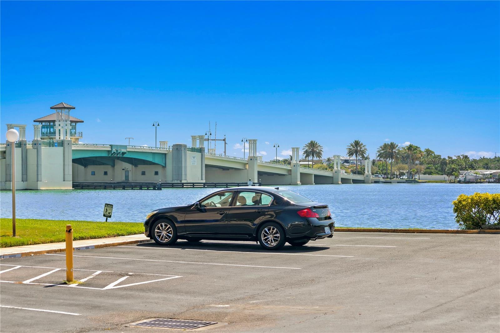 TREASURE ISLAND TENNIS & YACHT CLUB - Residential