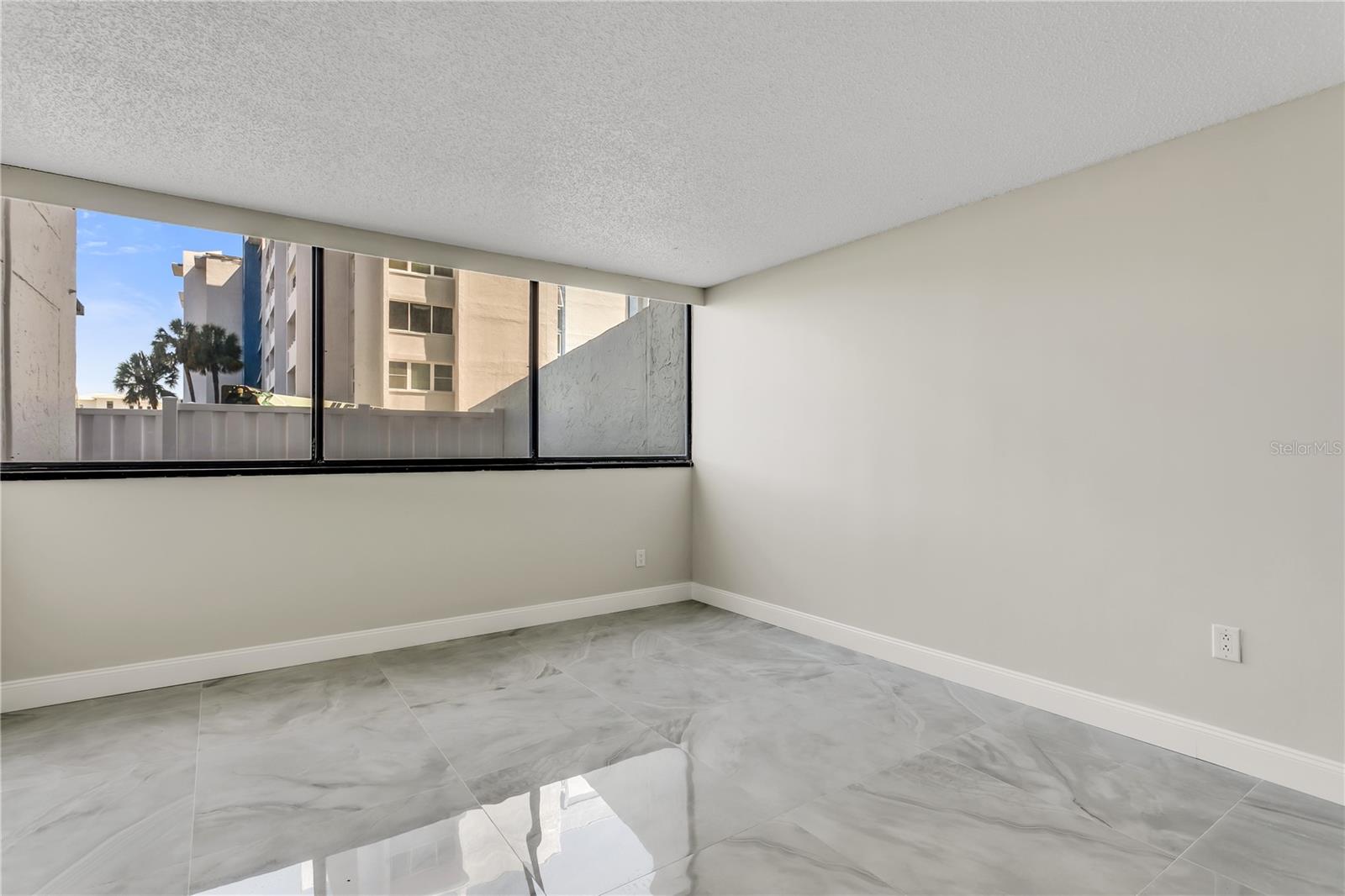 TREASURE ISLAND TENNIS & YACHT CLUB - Residential