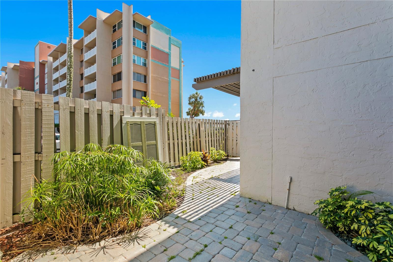 TREASURE ISLAND TENNIS & YACHT CLUB - Residential