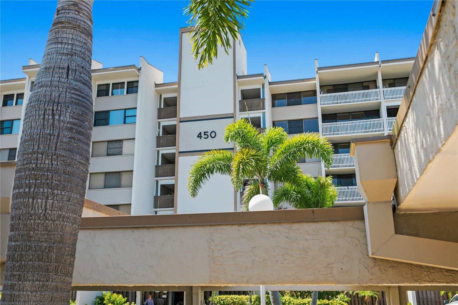 TREASURE ISLAND TENNIS & YACHT CLUB - Residential