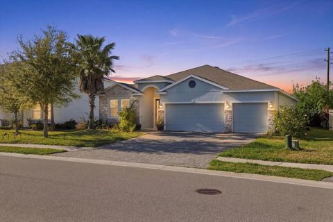 Photo of 6702 Devesta Loop, Palmetto, FL 34221 (MLS # A4687019)