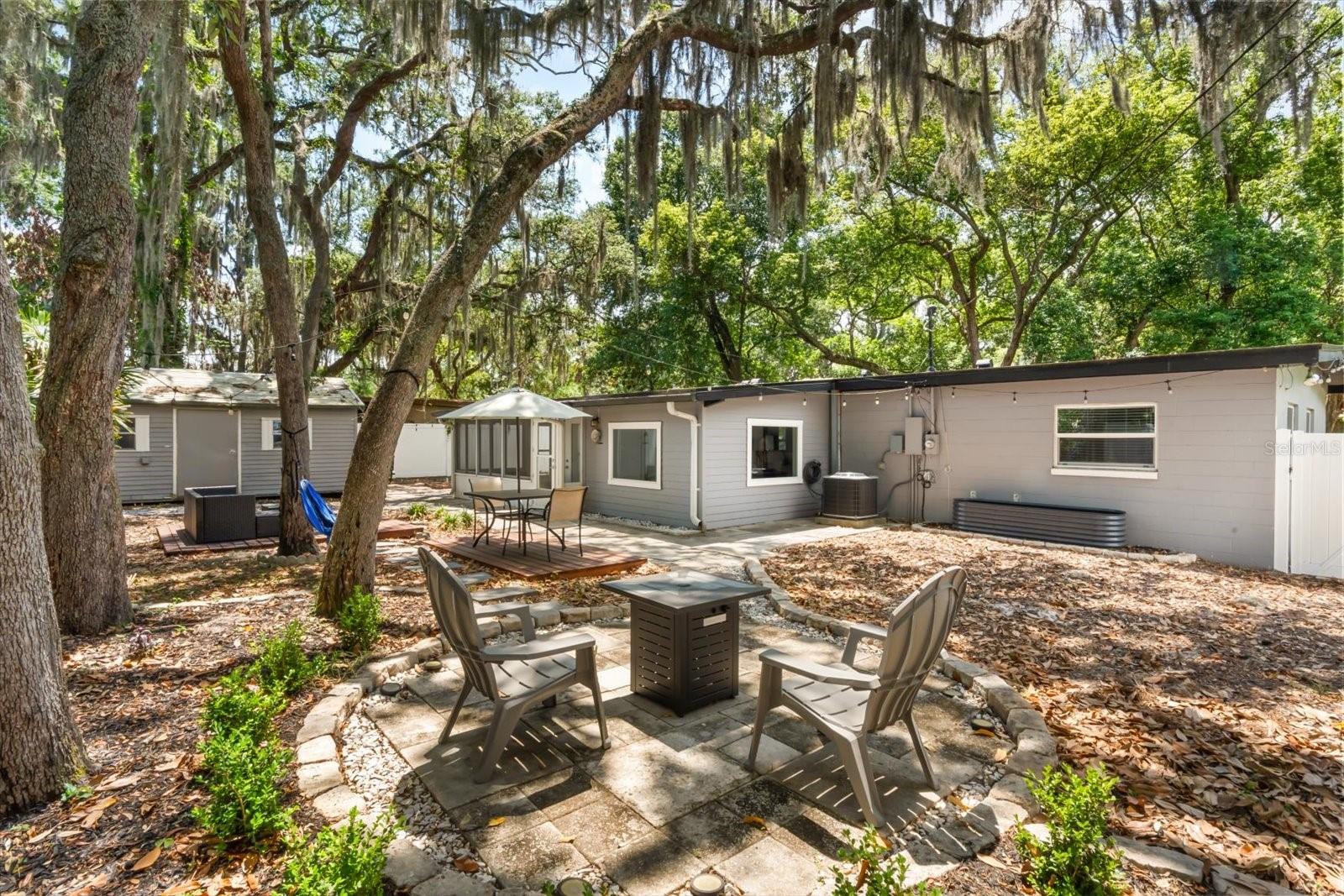 PRAIRIE LAKE MANORS - Residential