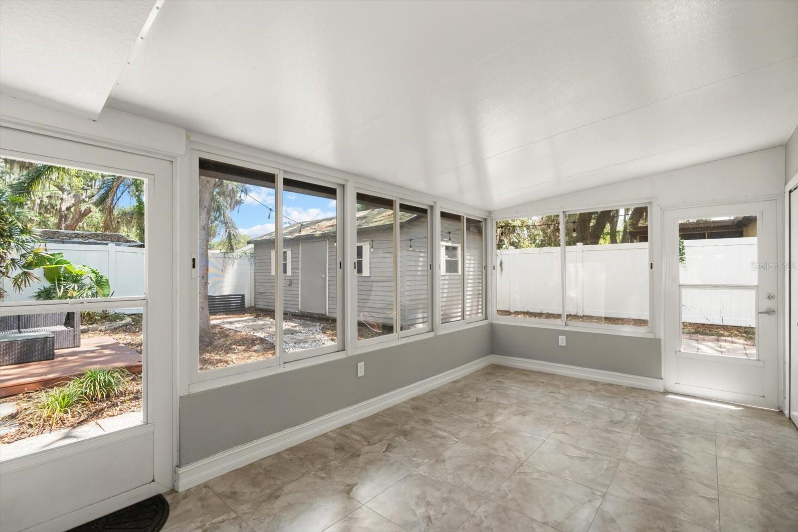 PRAIRIE LAKE MANORS - Residential
