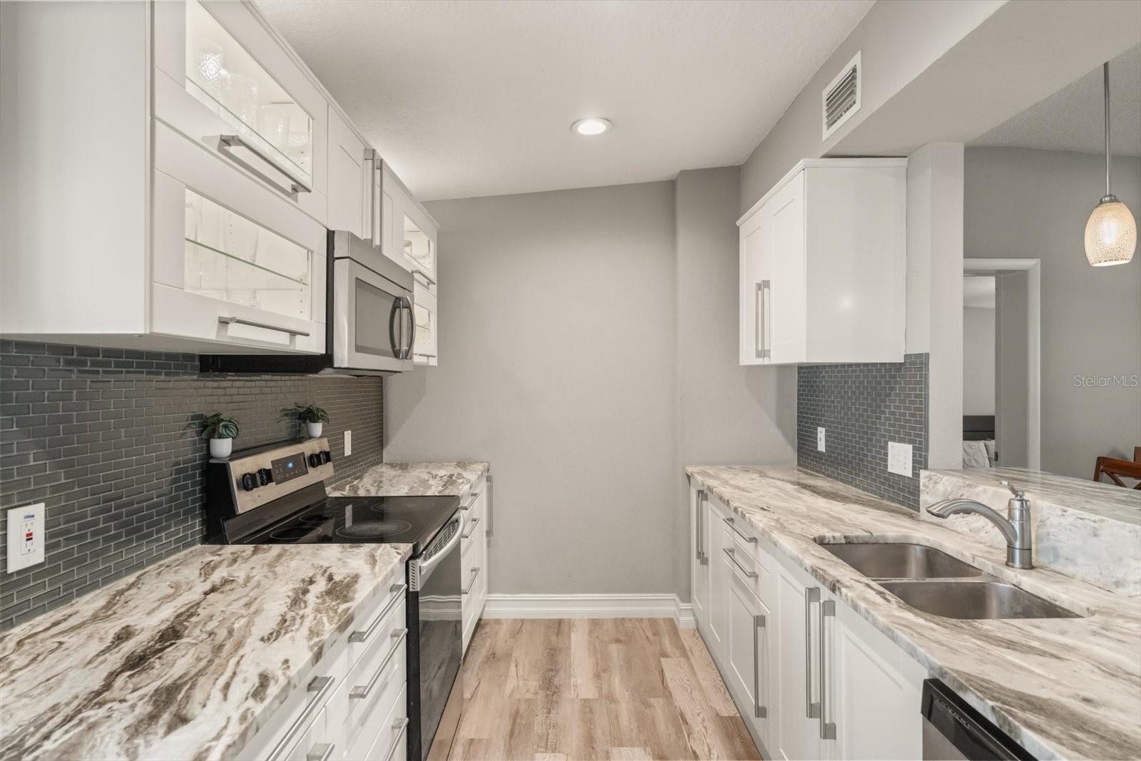 PRAIRIE LAKE MANORS - Residential