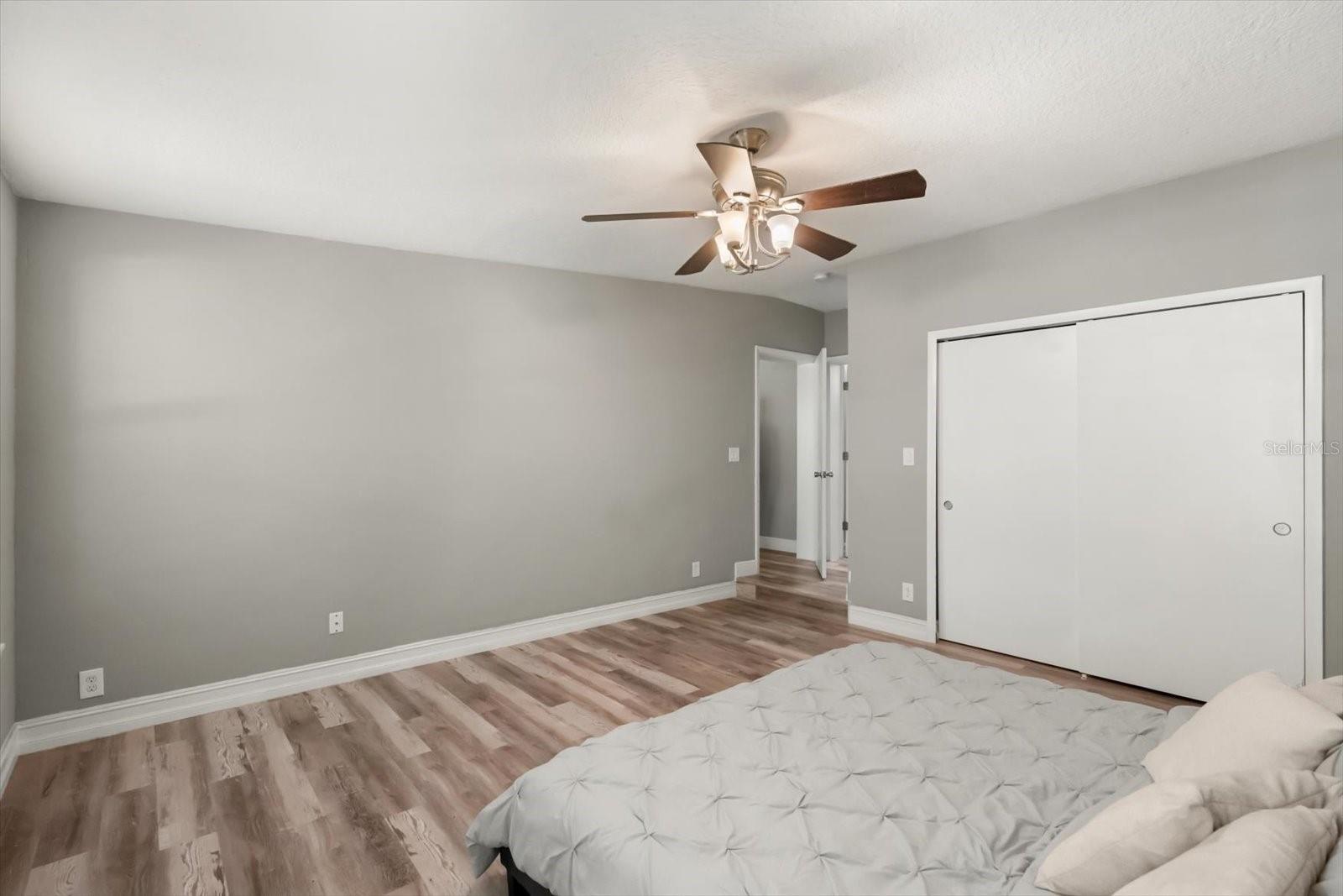 PRAIRIE LAKE MANORS - Residential
