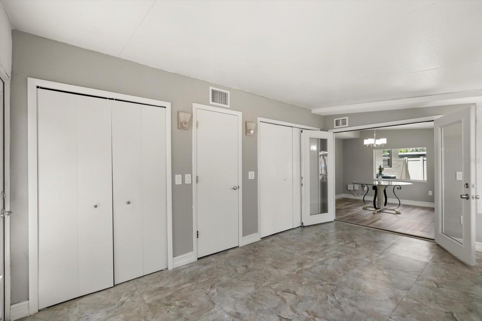 PRAIRIE LAKE MANORS - Residential