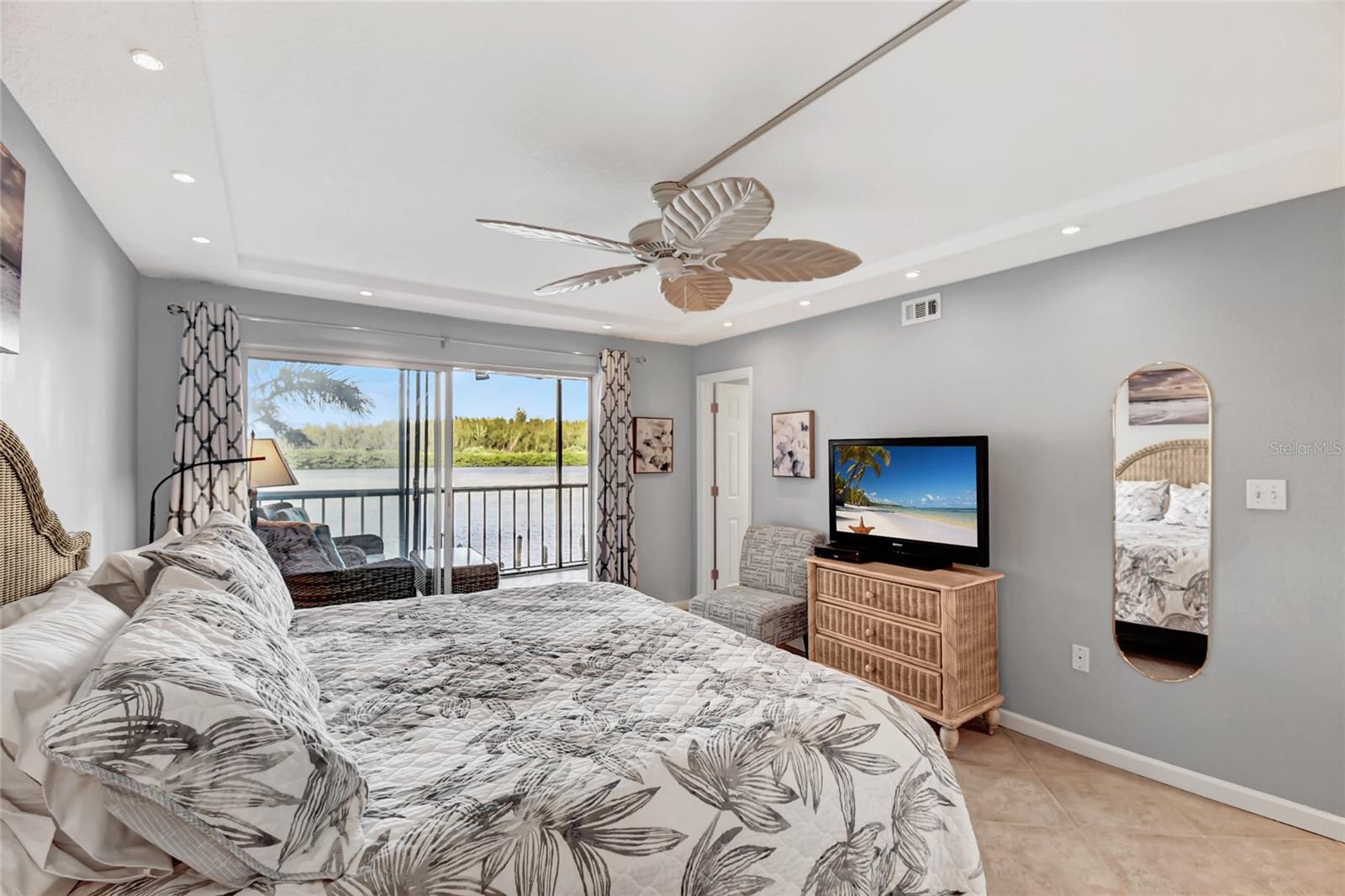 POINTE ON MIDNIGHT PASS - Residential